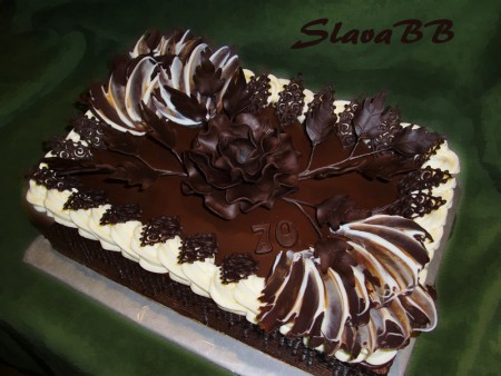 Torta "Čokoládová torta - Chocolatte Cake " cesto: vanilkové plnka: čokoládová  ovocie: jahody váha: 2,7 kg